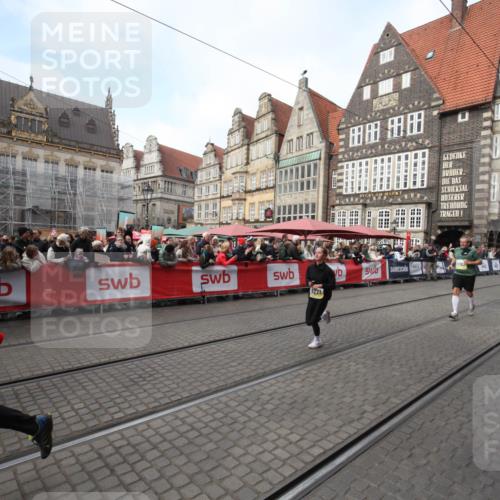 05.10.2025 - 20. swb-Marathon Bremen Yannick Fuchs http://msf.ph/oto/9307981 05.10.2025 11:00:41 Ziel 9271, 9272, 10079, 10518, 11071, 11162, 11511 meine-sportfotos.de