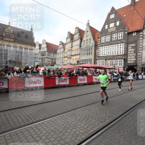 05.10.2025 - 20. swb-Marathon Bremen Yannick Fuchs http://msf.ph/oto/9307986 05.10.2025 11:00:45 Ziel 9272, 9858, 10518, 10872, 10901, 11034 meine-sportfotos.de