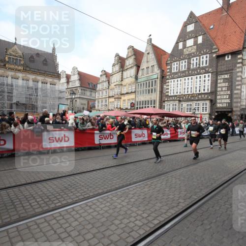05.10.2025 - 20. swb-Marathon Bremen Yannick Fuchs http://msf.ph/oto/9307999 05.10.2025 11:00:51 Ziel 9327, 9389, 9827, 10182, 10571, 10690, 10901 meine-sportfotos.de