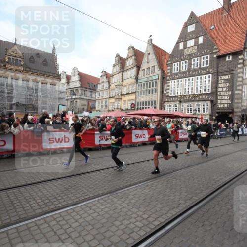 05.10.2025 - 20. swb-Marathon Bremen Yannick Fuchs http://msf.ph/oto/9308002 05.10.2025 11:00:52 Ziel 9327, 9389, 9827, 10182, 10571, 10690, 11155 meine-sportfotos.de