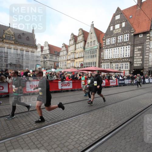 05.10.2025 - 20. swb-Marathon Bremen Yannick Fuchs http://msf.ph/oto/9308008 05.10.2025 11:00:53 Ziel 9327, 9389, 9827, 10182, 10571, 10690, 11155 meine-sportfotos.de