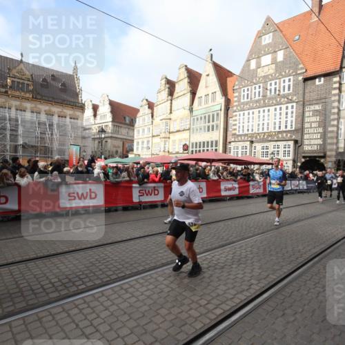 05.10.2025 - 20. swb-Marathon Bremen Yannick Fuchs http://msf.ph/oto/9308032 05.10.2025 11:01:09 Ziel 9305, 9443, 9880, 9954, 10477, 10630, 11053, 11524, 11719 meine-sportfotos.de