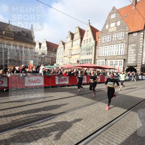 05.10.2025 - 20. swb-Marathon Bremen Yannick Fuchs http://msf.ph/oto/9308058 05.10.2025 11:01:19 Ziel 9182, 9613, 10544, 10762, 10914, 11337, 11338, 11597, 11680 meine-sportfotos.de