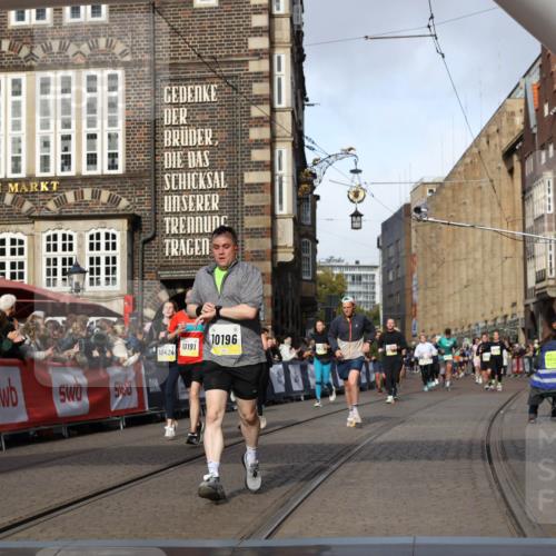 05.10.2025 - 20. swb-Marathon Bremen Yannick Fuchs http://msf.ph/oto/9308067 05.10.2025 10:56:25 Ziel 9258, 9855, 9968, 10191, 10196, 10424, 10992, 11364, 11366, 11554, 11630, 11741 meine-sportfotos.de