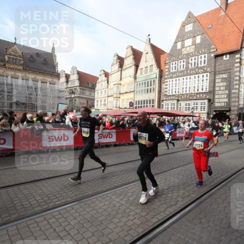 05.10.2025 - 20. swb-Marathon Bremen Yannick Fuchs http://msf.ph/oto/9308093 05.10.2025 11:01:41 Ziel 9278, 9432, 10026, 10030, 10056, 10324, 10562, 11223, 11463, 11732, 11733 meine-sportfotos.de