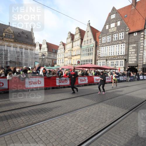 05.10.2025 - 20. swb-Marathon Bremen Yannick Fuchs http://msf.ph/oto/9308133 05.10.2025 11:02:01 Ziel 9365, 10558, 10837, 10944, 11415 meine-sportfotos.de