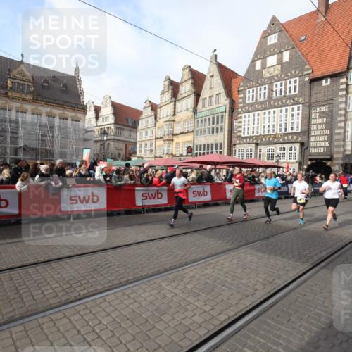 05.10.2025 - 20. swb-Marathon Bremen Yannick Fuchs http://msf.ph/oto/9308139 05.10.2025 11:02:07 Ziel 9324, 9426, 9536, 9686, 10301, 10855, 10879, 10887, 11459 meine-sportfotos.de