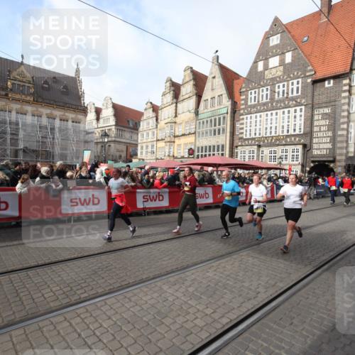 05.10.2025 - 20. swb-Marathon Bremen Yannick Fuchs http://msf.ph/oto/9308140 05.10.2025 11:02:07 Ziel 9324, 9426, 9536, 9686, 10301, 10855, 10879, 10887, 11459 meine-sportfotos.de