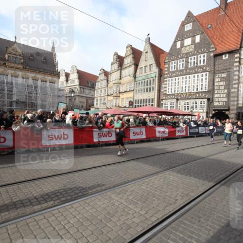 05.10.2025 - 20. swb-Marathon Bremen Yannick Fuchs http://msf.ph/oto/9308164 05.10.2025 11:02:23 Ziel 9748, 10130, 10194, 10821, 10829, 11386 meine-sportfotos.de