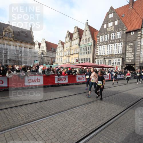 05.10.2025 - 20. swb-Marathon Bremen Yannick Fuchs http://msf.ph/oto/9308165 05.10.2025 11:02:25 Ziel 9748, 10093, 10194, 10821, 10829, 10982, 10983, 11386 meine-sportfotos.de