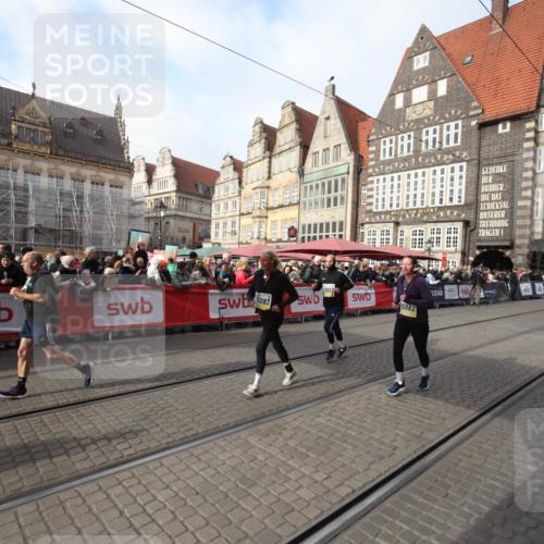 05.10.2025 - 20. swb-Marathon Bremen Yannick Fuchs http://msf.ph/oto/9308175 05.10.2025 11:02:29 Ziel 9707, 10093, 10194, 10982, 10983 meine-sportfotos.de