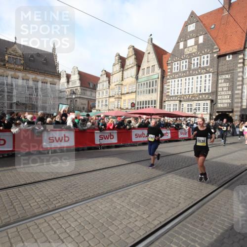 05.10.2025 - 20. swb-Marathon Bremen Yannick Fuchs http://msf.ph/oto/9308177 05.10.2025 11:02:33 Ziel 9468, 9647, 9707, 9802, 9839, 10615, 11110, 11537, 11538, 11711 meine-sportfotos.de
