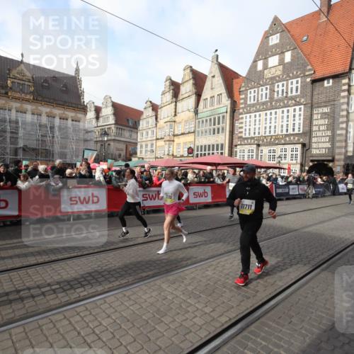 05.10.2025 - 20. swb-Marathon Bremen Yannick Fuchs http://msf.ph/oto/9308189 05.10.2025 11:02:37 Ziel 9468, 9647, 9802, 9839, 10033, 10595, 10598, 10615, 11110, 11160, 11711 meine-sportfotos.de