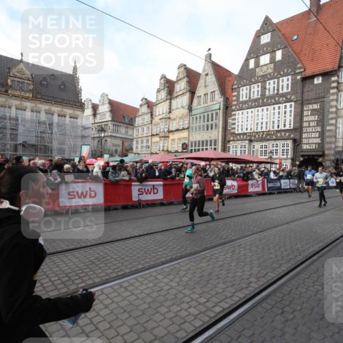05.10.2025 - 20. swb-Marathon Bremen Yannick Fuchs http://msf.ph/oto/9308207 05.10.2025 11:02:50 Ziel 9331, 9360, 9516, 10129, 10530, 10734, 10803, 10804, 10940, 11193 meine-sportfotos.de