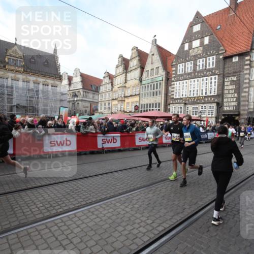 05.10.2025 - 20. swb-Marathon Bremen Yannick Fuchs http://msf.ph/oto/9308213 05.10.2025 11:02:52 Ziel 9331, 9360, 9516, 10129, 10207, 10734, 10803, 10804, 10940, 11193, 11576 meine-sportfotos.de