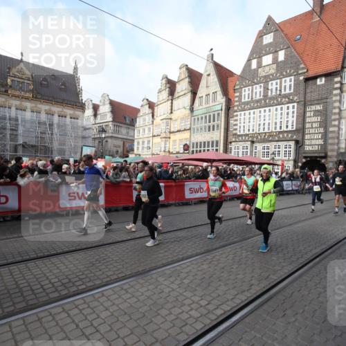 05.10.2025 - 20. swb-Marathon Bremen Yannick Fuchs http://msf.ph/oto/9308234 05.10.2025 11:02:59 Ziel 9644, 9846, 10167, 10656, 11087, 11312, 11504, 11667, 11668, 11735 meine-sportfotos.de