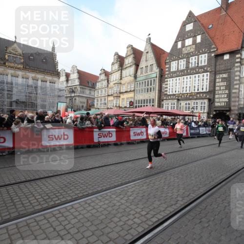 05.10.2025 - 20. swb-Marathon Bremen Yannick Fuchs http://msf.ph/oto/9308276 05.10.2025 11:03:23 Ziel 9246, 9325, 10142, 10405, 11124, 11467, 11502, 11508, 11509 meine-sportfotos.de