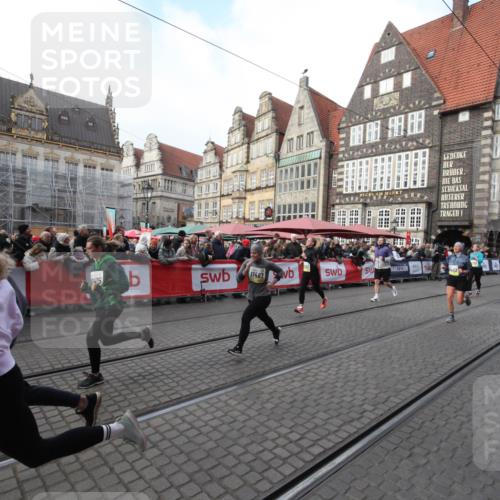 05.10.2025 - 20. swb-Marathon Bremen Yannick Fuchs http://msf.ph/oto/9308285 05.10.2025 11:03:26 Ziel 7776, 9224, 9225, 10405, 10446, 10963, 10995, 11103, 11124, 11236, 11467, 11502, 11508, 11509 meine-sportfotos.de