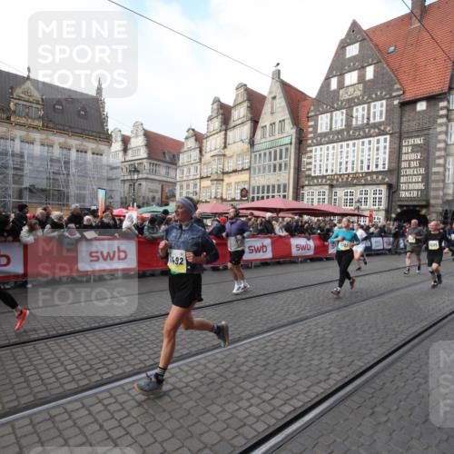 05.10.2025 - 20. swb-Marathon Bremen Yannick Fuchs http://msf.ph/oto/9308292 05.10.2025 11:03:28 Ziel 7776, 9224, 9225, 9308, 10446, 10963, 10995, 11103, 11124, 11150, 11236, 11502 meine-sportfotos.de