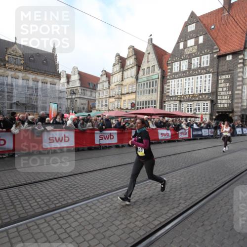 05.10.2025 - 20. swb-Marathon Bremen Yannick Fuchs http://msf.ph/oto/9308307 05.10.2025 11:03:33 Ziel 9308, 9486, 9498, 9850, 11150 meine-sportfotos.de