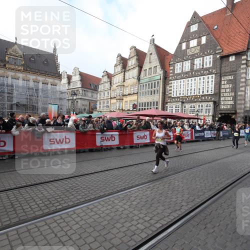 05.10.2025 - 20. swb-Marathon Bremen Yannick Fuchs http://msf.ph/oto/9308309 05.10.2025 11:03:35 Ziel 7199, 9486, 9498, 9850, 11522 meine-sportfotos.de