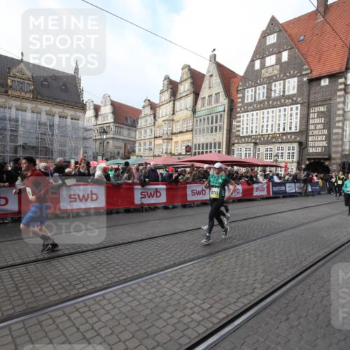 05.10.2025 - 20. swb-Marathon Bremen Yannick Fuchs http://msf.ph/oto/9308326 05.10.2025 11:03:46 Ziel 9315, 10297, 10478, 10603, 10604, 10711, 10713, 11589 meine-sportfotos.de