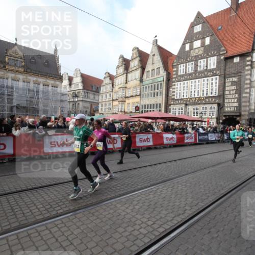 05.10.2025 - 20. swb-Marathon Bremen Yannick Fuchs http://msf.ph/oto/9308328 05.10.2025 11:03:47 Ziel 9315, 10297, 10603, 10604, 10711, 10713, 11589 meine-sportfotos.de