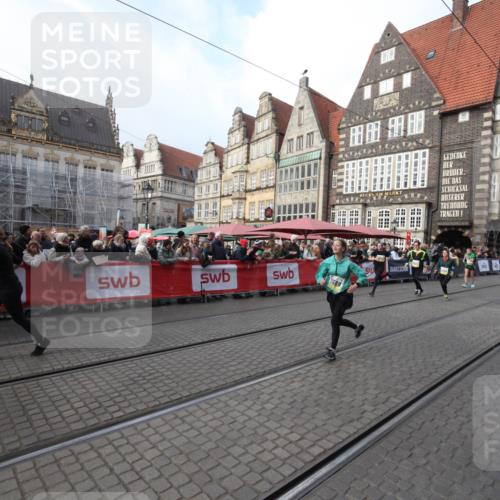 05.10.2025 - 20. swb-Marathon Bremen Yannick Fuchs http://msf.ph/oto/9308330 05.10.2025 11:03:48 Ziel 9315, 10238, 10297, 10603, 10604, 11306, 11589 meine-sportfotos.de