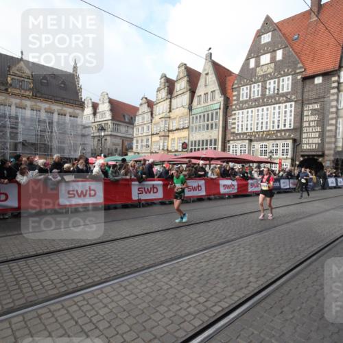 05.10.2025 - 20. swb-Marathon Bremen Yannick Fuchs http://msf.ph/oto/9308336 05.10.2025 11:03:52 Ziel 10238, 11039, 11306 meine-sportfotos.de