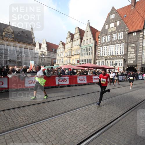 05.10.2025 - 20. swb-Marathon Bremen Yannick Fuchs http://msf.ph/oto/9308357 05.10.2025 11:04:05 Ziel 9398, 10205, 10551, 11183, 11609 meine-sportfotos.de