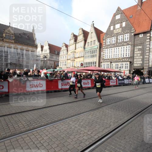 05.10.2025 - 20. swb-Marathon Bremen Yannick Fuchs http://msf.ph/oto/9308359 05.10.2025 11:04:07 Ziel 7123, 9275, 9398, 10205, 10551, 11611 meine-sportfotos.de
