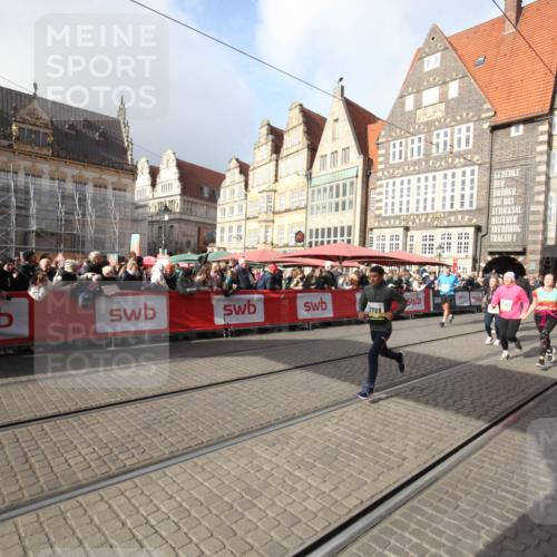 05.10.2025 - 20. swb-Marathon Bremen Yannick Fuchs http://msf.ph/oto/9308367 05.10.2025 11:04:15 Ziel 7789, 10098, 10853, 11001, 11077, 11102, 11685 meine-sportfotos.de