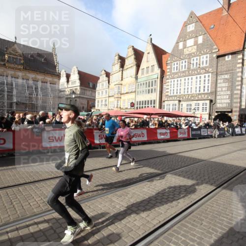 05.10.2025 - 20. swb-Marathon Bremen Yannick Fuchs http://msf.ph/oto/9308374 05.10.2025 11:04:17 Ziel 9448, 10098, 10853, 11001, 11077, 11102, 11685 meine-sportfotos.de