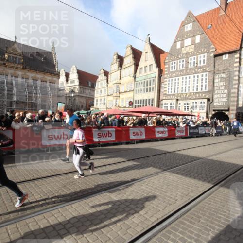 05.10.2025 - 20. swb-Marathon Bremen Yannick Fuchs http://msf.ph/oto/9308376 05.10.2025 11:04:18 Ziel 9448, 10098, 11001, 11077, 11685 meine-sportfotos.de