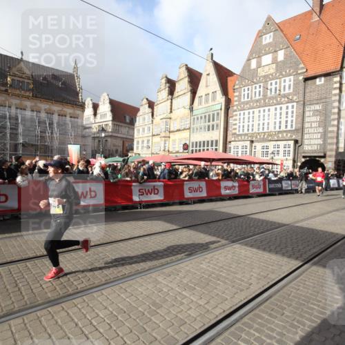05.10.2025 - 20. swb-Marathon Bremen Yannick Fuchs http://msf.ph/oto/9308390 05.10.2025 11:04:22 Ziel 9448, 9537, 9684, 11200 meine-sportfotos.de
