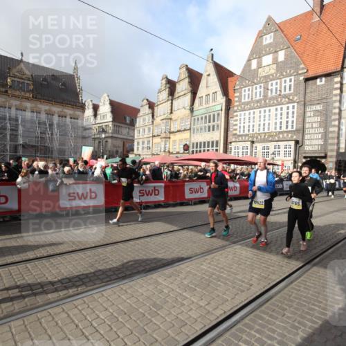 05.10.2025 - 20. swb-Marathon Bremen Yannick Fuchs http://msf.ph/oto/9308449 05.10.2025 11:04:48 Ziel 9532, 9623, 9765, 9771, 9812, 10422, 10451, 10557, 10964, 11035, 11427, 11546, 11615 meine-sportfotos.de