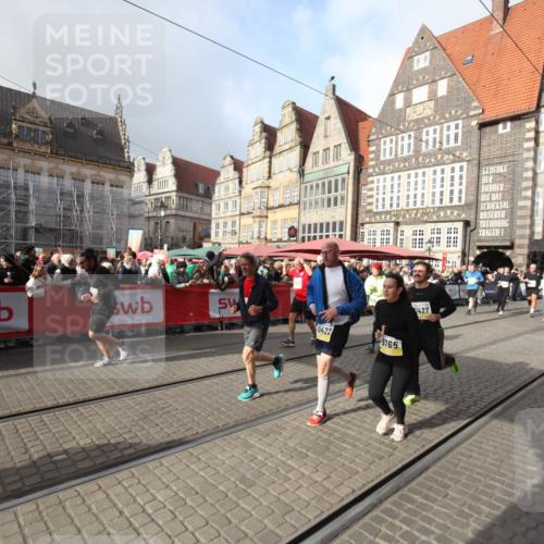 05.10.2025 - 20. swb-Marathon Bremen Yannick Fuchs http://msf.ph/oto/9308451 05.10.2025 11:04:49 Ziel 9532, 9765, 9812, 9927, 10422, 10451, 10557, 10964, 11035, 11427, 11546, 11615 meine-sportfotos.de