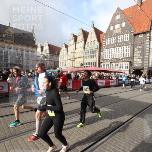 05.10.2025 - 20. swb-Marathon Bremen Yannick Fuchs http://msf.ph/oto/9308455 05.10.2025 11:04:50 Ziel 9532, 9765, 9812, 9927, 10422, 10451, 10557, 10964, 11035, 11427, 11546, 11615 meine-sportfotos.de