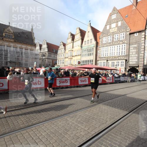 05.10.2025 - 20. swb-Marathon Bremen Yannick Fuchs http://msf.ph/oto/9308463 05.10.2025 11:04:53 Ziel 9866, 9927, 10557, 10964, 11035, 11315, 11615 meine-sportfotos.de