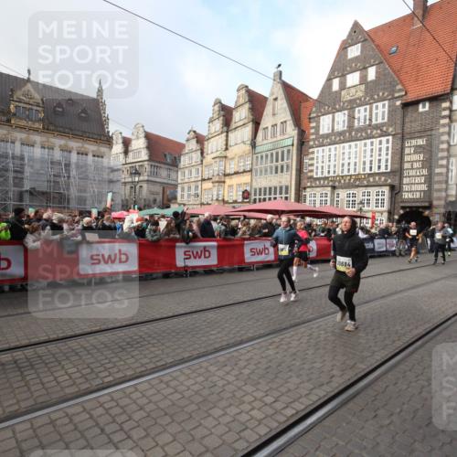 05.10.2025 - 20. swb-Marathon Bremen Yannick Fuchs http://msf.ph/oto/9308470 05.10.2025 11:05:00 Ziel 9220, 9530, 9813, 10684, 10771, 10891, 11180, 11372, 11478, 11559, 11636 meine-sportfotos.de