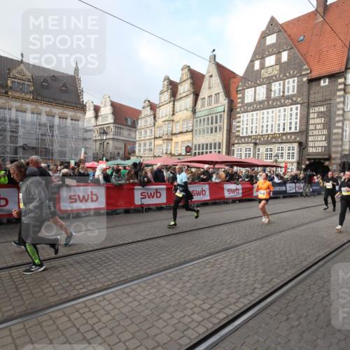 05.10.2025 - 20. swb-Marathon Bremen Yannick Fuchs http://msf.ph/oto/9308481 05.10.2025 11:05:05 Ziel 9220, 9409, 9660, 10965, 11090, 11121, 11180, 11478 meine-sportfotos.de