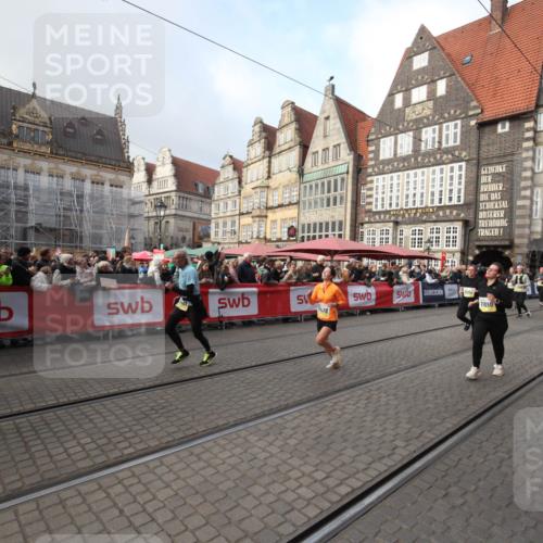 05.10.2025 - 20. swb-Marathon Bremen Yannick Fuchs http://msf.ph/oto/9308483 05.10.2025 11:05:06 Ziel 9409, 9660, 10965, 11090, 11121, 11171, 11412, 11478 meine-sportfotos.de