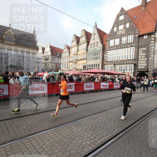 05.10.2025 - 20. swb-Marathon Bremen Yannick Fuchs http://msf.ph/oto/9308485 05.10.2025 11:05:06 Ziel 9409, 9660, 10965, 11090, 11121, 11171, 11412, 11478 meine-sportfotos.de