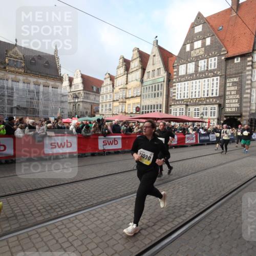 05.10.2025 - 20. swb-Marathon Bremen Yannick Fuchs http://msf.ph/oto/9308487 05.10.2025 11:05:07 Ziel 9409, 9642, 9660, 10965, 11090, 11121, 11171, 11412 meine-sportfotos.de