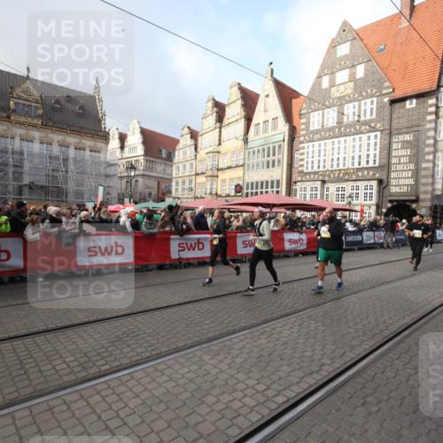 05.10.2025 - 20. swb-Marathon Bremen Yannick Fuchs http://msf.ph/oto/9308491 05.10.2025 11:05:09 Ziel 9642, 9668, 10965, 11016, 11121, 11171, 11412 meine-sportfotos.de