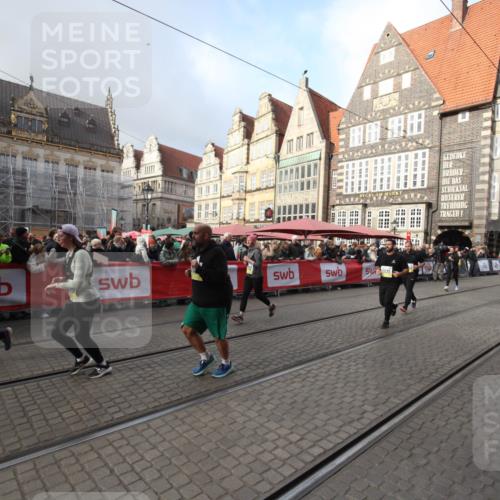 05.10.2025 - 20. swb-Marathon Bremen Yannick Fuchs http://msf.ph/oto/9308497 05.10.2025 11:05:10 Ziel 9642, 9668, 10965, 11016, 11121, 11171, 11412 meine-sportfotos.de