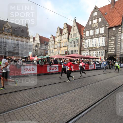 05.10.2025 - 20. swb-Marathon Bremen Yannick Fuchs http://msf.ph/oto/9308527 05.10.2025 11:05:23 Ziel 9515, 9690, 9908, 9944, 11501, 11540 meine-sportfotos.de