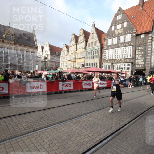 05.10.2025 - 20. swb-Marathon Bremen Yannick Fuchs http://msf.ph/oto/9308536 05.10.2025 11:05:31 Ziel 9713, 10025, 10158, 10289, 10511, 10542, 10828, 11064 meine-sportfotos.de