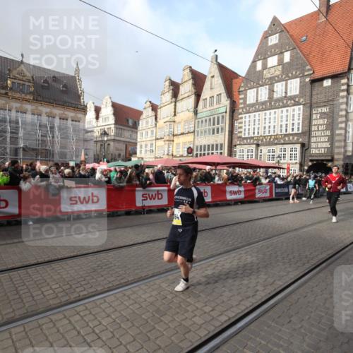 05.10.2025 - 20. swb-Marathon Bremen Yannick Fuchs http://msf.ph/oto/9308538 05.10.2025 11:05:32 Ziel 9752, 10025, 10158, 10289, 10511, 10542, 11064, 11676 meine-sportfotos.de