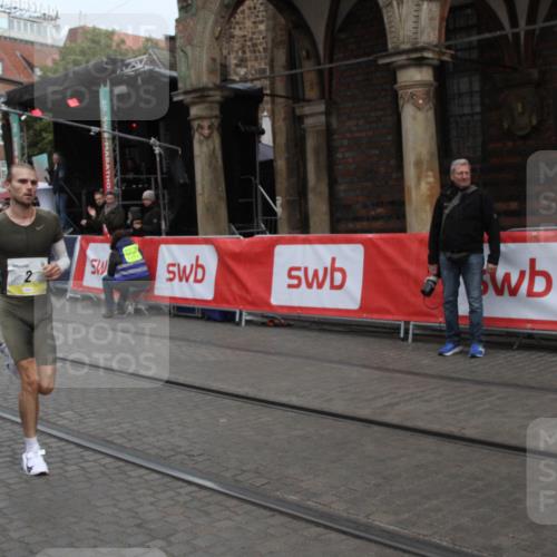 05.10.2025 - 20. swb-Marathon Bremen Yannick Fuchs http://msf.ph/oto/9316374 05.10.2025 10:28:36 Ziel 2 meine-sportfotos.de